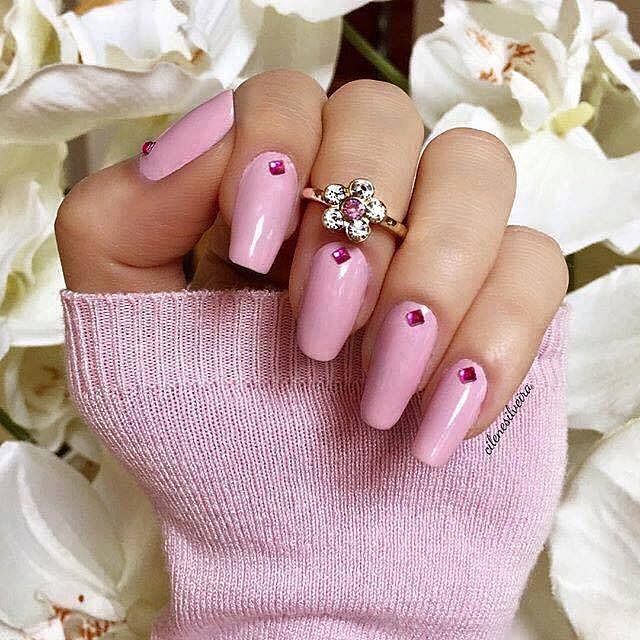 Růžové gelové nehty